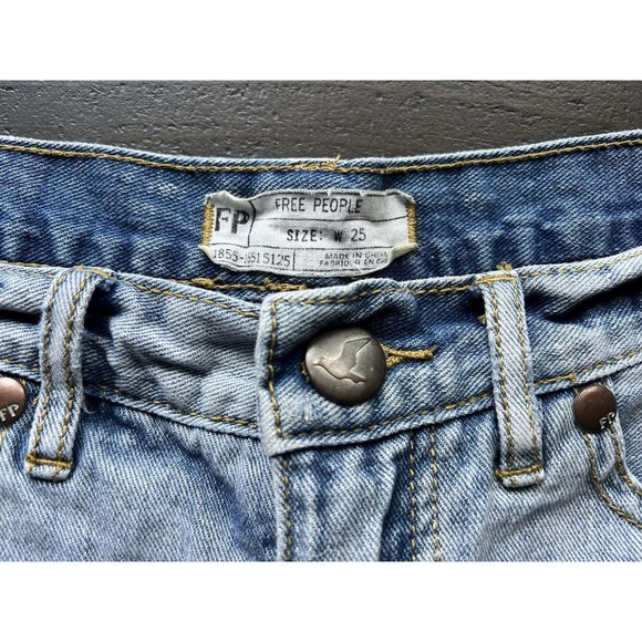 Free People Women's Blue Denim Shorts, Light Wash, Lace Trimmed, Size 25 - Picture 4 of 8